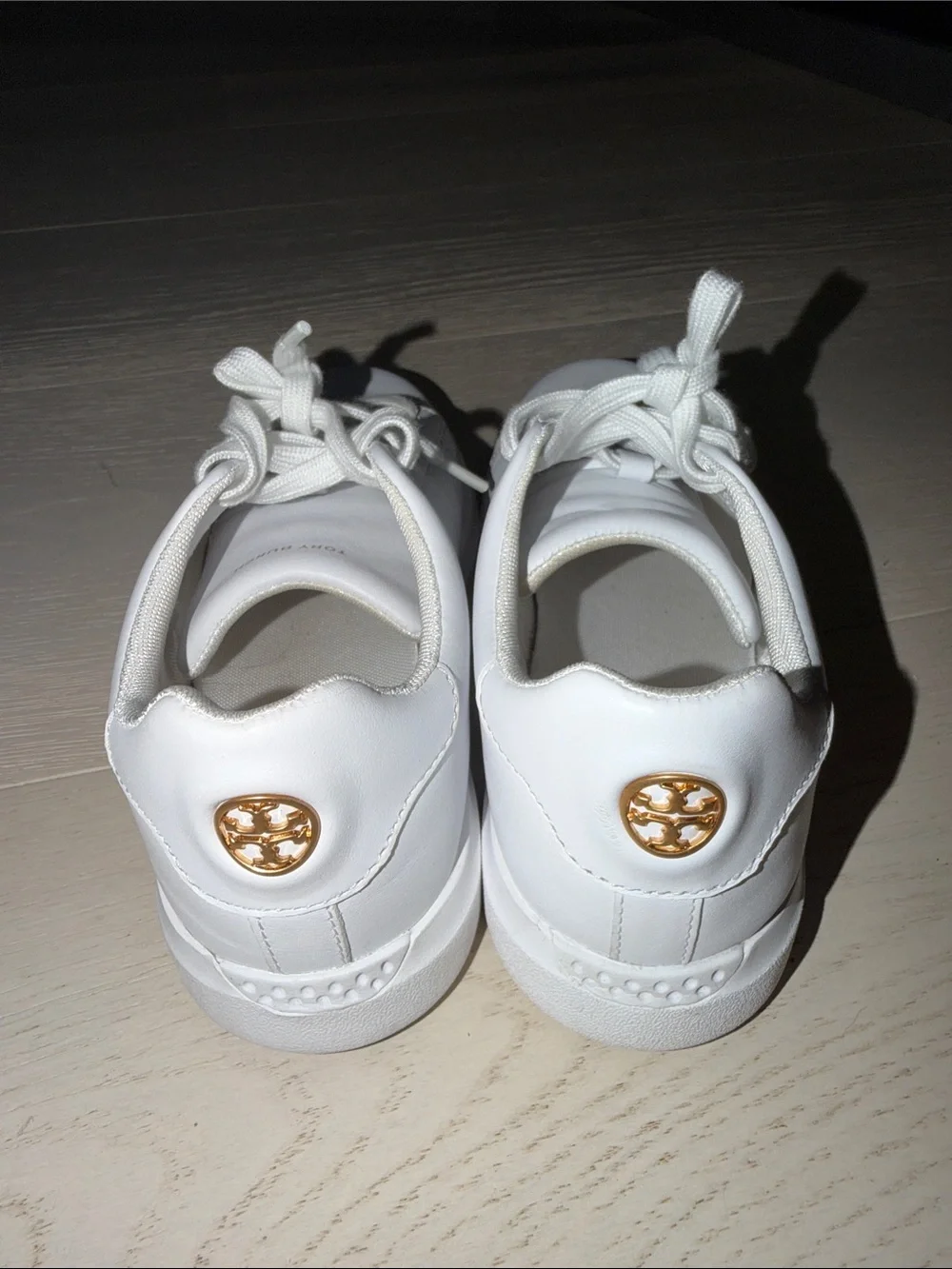 Tory Burch Howell Sneakers Size 7.5 M White Gold Logo Casual Classic Comfy